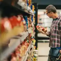 Шок! Българите дават 50% от заплатите си за храна!