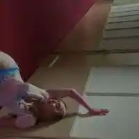 Дара Екимова навири крака