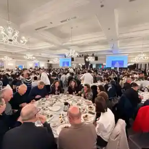 Шок! Делян Пеевски организира ифтар за 800 души в Бурса!