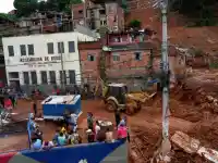 Десетки жертви и изчезнали в градове под кал и вода в Бразилия, тече масова евакуация (снимки)