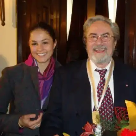 Дъщерята на  Никола Гюзелев  иска да лапне  75 000 евро