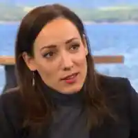 Искра Донова шокира с иновация – кучето й чисти вместо нея!