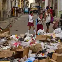 Куба потъна в боклук заради петролната блокада от САЩ (снимки)