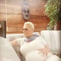 Майка или баба? Хали Бери, Никол Кидман и Салма Хайек раждат след 40 (Кои още)