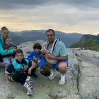 Скандал! Мартина на Дългия с четири деца и шаманска сватба!