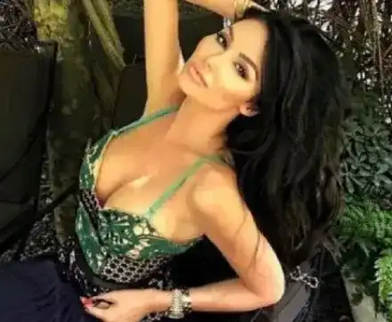 Моника Валериева шокира на летището с мляко и чия!