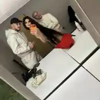 Мрежата гърми: Мис България без свян – и без дрехи – с двама мъже