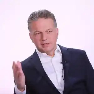 Шок! Ники Дойнов жертва на фалшива реклама за лосион против оплешивяване!