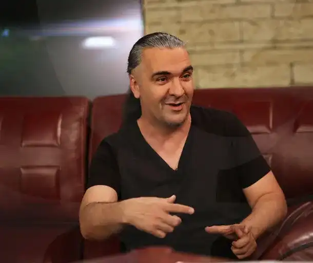 Шокиращи разкрития: Барабанистът на Слави предизвика скандал!