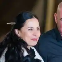 Скандал на премиерата: Плевнелиев и Деси аплодираха комедията на Яна Титова!