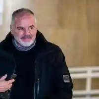 Скандал на премиерата: Плевнелиев и Деси аплодираха комедията на Яна Титова!