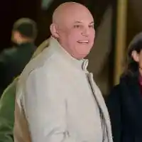 Скандал на премиерата: Плевнелиев и Деси аплодираха комедията на Яна Титова!