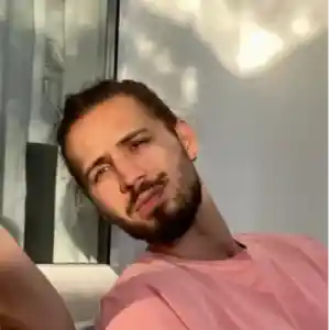 Скандал! Сара Драгулева шокира с новата си визия без грим!