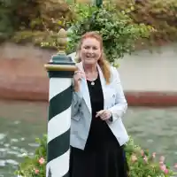 Скандалът на Сара Фъргюсън: Среща с Епстийн шокира света!