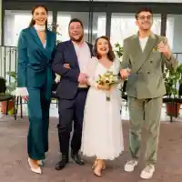 Сашо Кадиев и Ивелина Чоева кумуваха на актьора Евгени Будинов