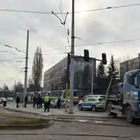 Шок! Шофьор на камион убива мъж на спирка в София и бяга!