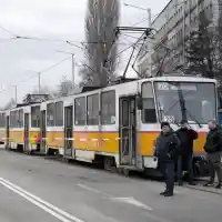 Шок! Шофьор на камион убива мъж на спирка в София и бяга!