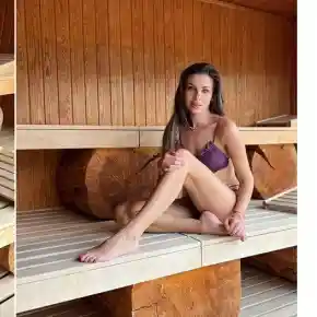 Софи Маринкова танцува в спалнята