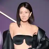 Вера Уанг влезе в клуба на блондинките