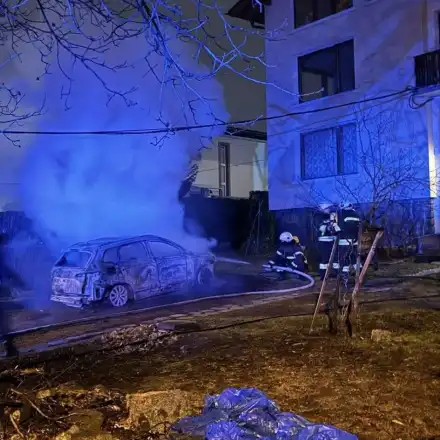 Скандал в Бистрица: Маскирани палят колата на кмета Самуил Попов!