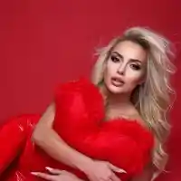 Юнона се закичи с две сърца за Свети Валентин