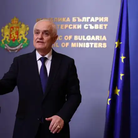 Скандал: Защо американските самолети паркират в София?