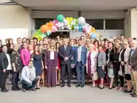 1-ва английска гимназия рекламира Радев предизборно