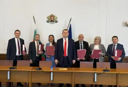 Скандалът Делян Пеевски: ДПС регистрира за изборите с 12 222 подписа!
