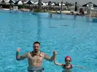 Дъщерите на Наско Сираков и Илиана Раева блокирани в Дубай (СНИМКИ)