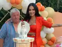 Фолкпевицата Татяна шокирана, откарала сама починалия си баща в моргата