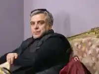 И актьорът Владо Пенев нарушава правилата на пътя! Щракнаха го на място (ФОТО)