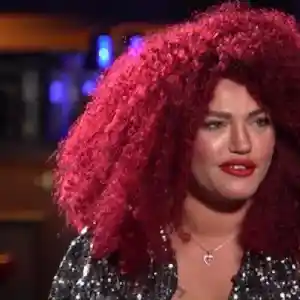 Жана Бергендорф  се присламчи към  Халваджиян