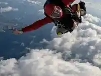 Шок! Никол скочи от парашут след раздялата с Везенков!