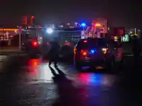 Пилотите на пътнически самолет загинаха при сблъсък с пожарна на летище в Ню Йорк (снимки)