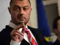 Шок! Николай Бареков спи в тоалетни и моли за дрога!