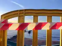 Телата на гола жена и мъж по къси панталони изплуваха от морето край Поморие и Варна