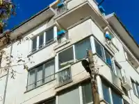 Шок! Арестуван педофил и гол травестит в мезонета на Хасърджиев!