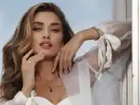 Скандал! Саня Борисова търси любов с гол задник в София!