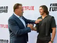 Скандал! Синът на Арнолд Шварценегер триумфира на сцена!