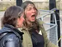 Шок! Тризначките разпродават вещи на майка си, Любов се прибира!
