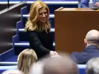 Михаела Доцова шокира с депутатска гаф: Забрави картата си!