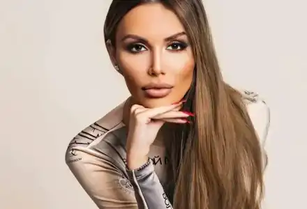 Скандалният маникюр на Моника Валериева завладява България!