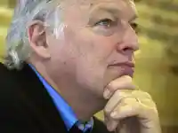 От уличен музикант се превръща в един от най-великите китаристи без нито един урок по китара