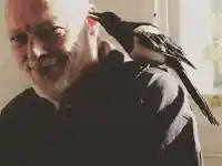 От уличен музикант се превръща в един от най-великите китаристи без нито един урок по китара