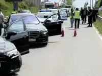 Скандал между шофьори в Хасково завърши с вадене на нож и изстрел в крака (снимки/видео)