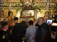Невероятно чудо! Вярващи последваха иконата на Света Богородица!