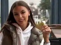 Виктория Капитонова шокира с детските си радости в Пампорово!