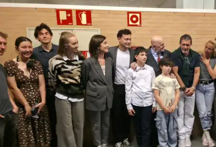 Антонио Бандерас аплодира "Медея" след триумфа на Народния театър в Мадрид