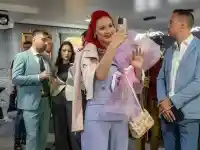 Дебютът на Андреа като художник шокира с рисунка на Кубрат с кървави ръкавици (СНИМКИ)