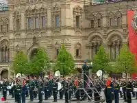 Гледайте на живо: Парадът на Червения площад в Москва (видео)
